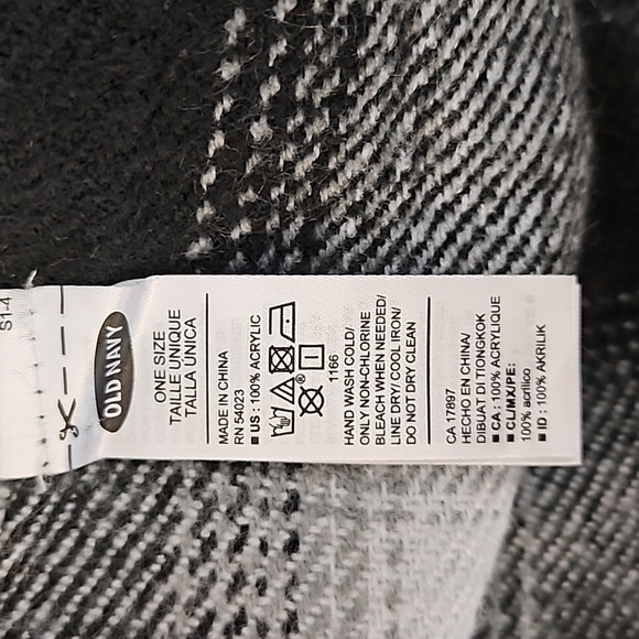 Old Navy Black/White Plaid Fringed Scarf - Picture 4 of 4